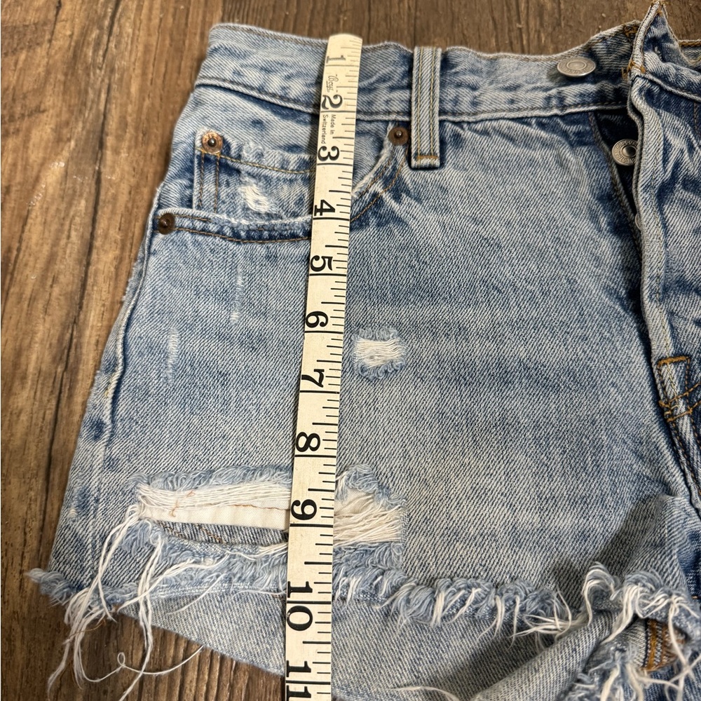 Levi’s 501 shorts size 25. Light denim. Button up fly. High waisted - Picture 11 of 13